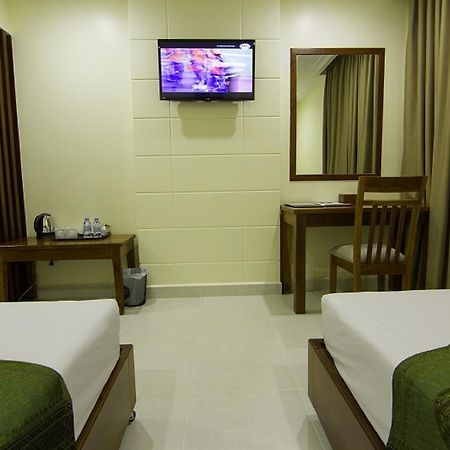 Rose Emerald Hotel Phnom Penh Esterno foto