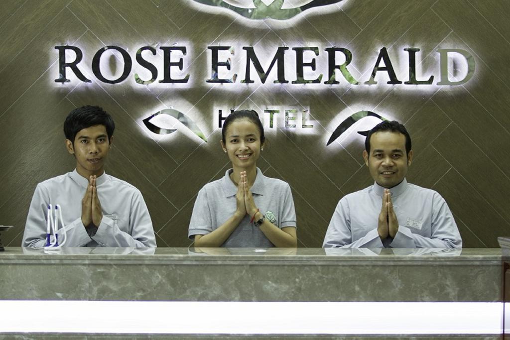 Rose Emerald Hotel Phnom Penh Esterno foto