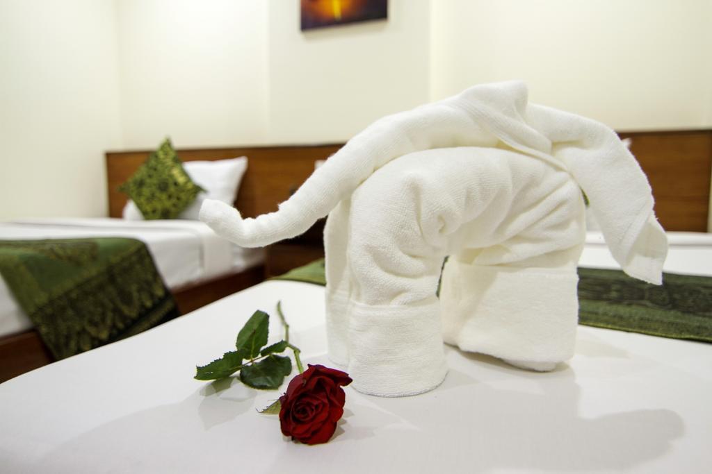 Rose Emerald Hotel Phnom Penh Esterno foto