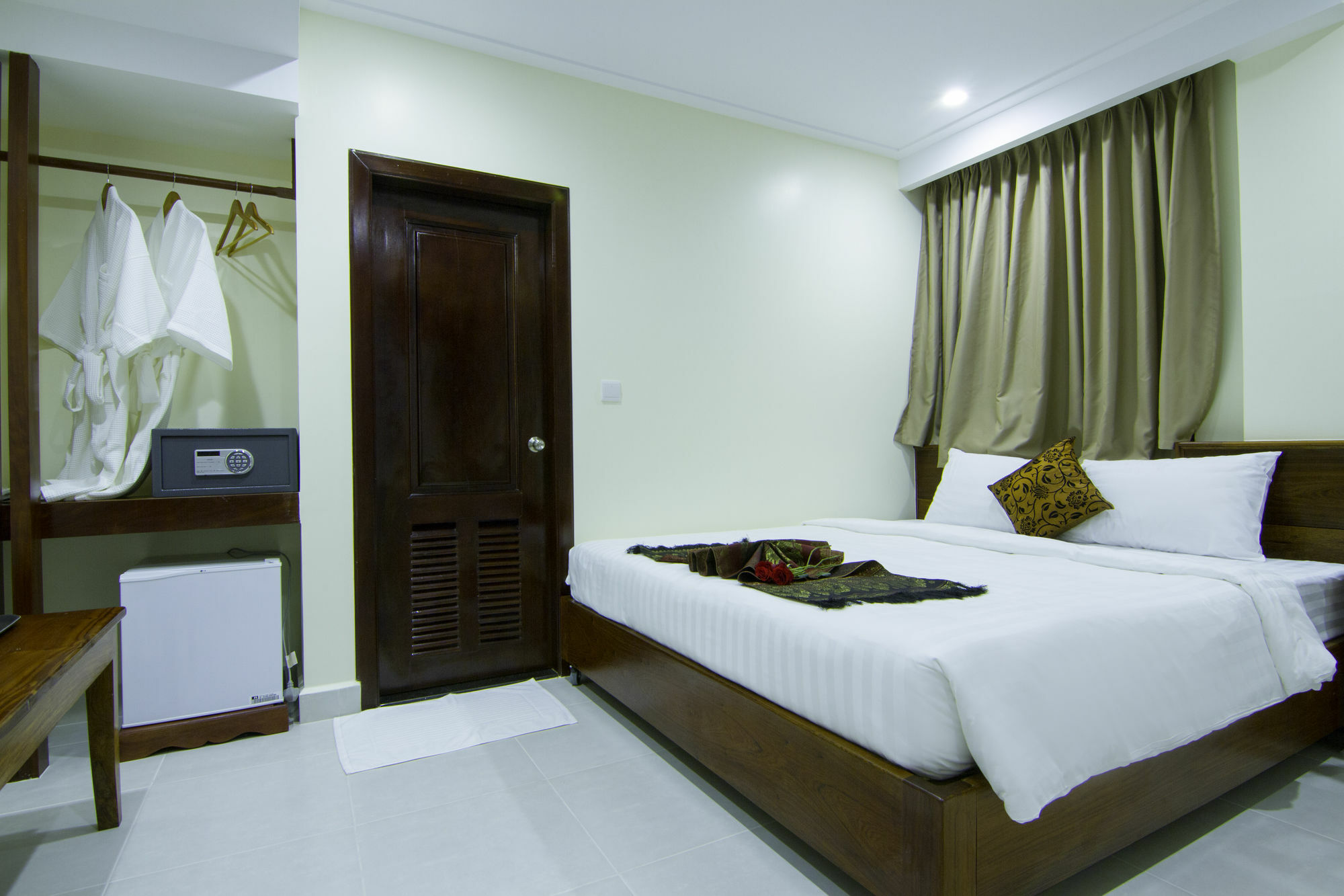 Rose Emerald Hotel Phnom Penh Esterno foto