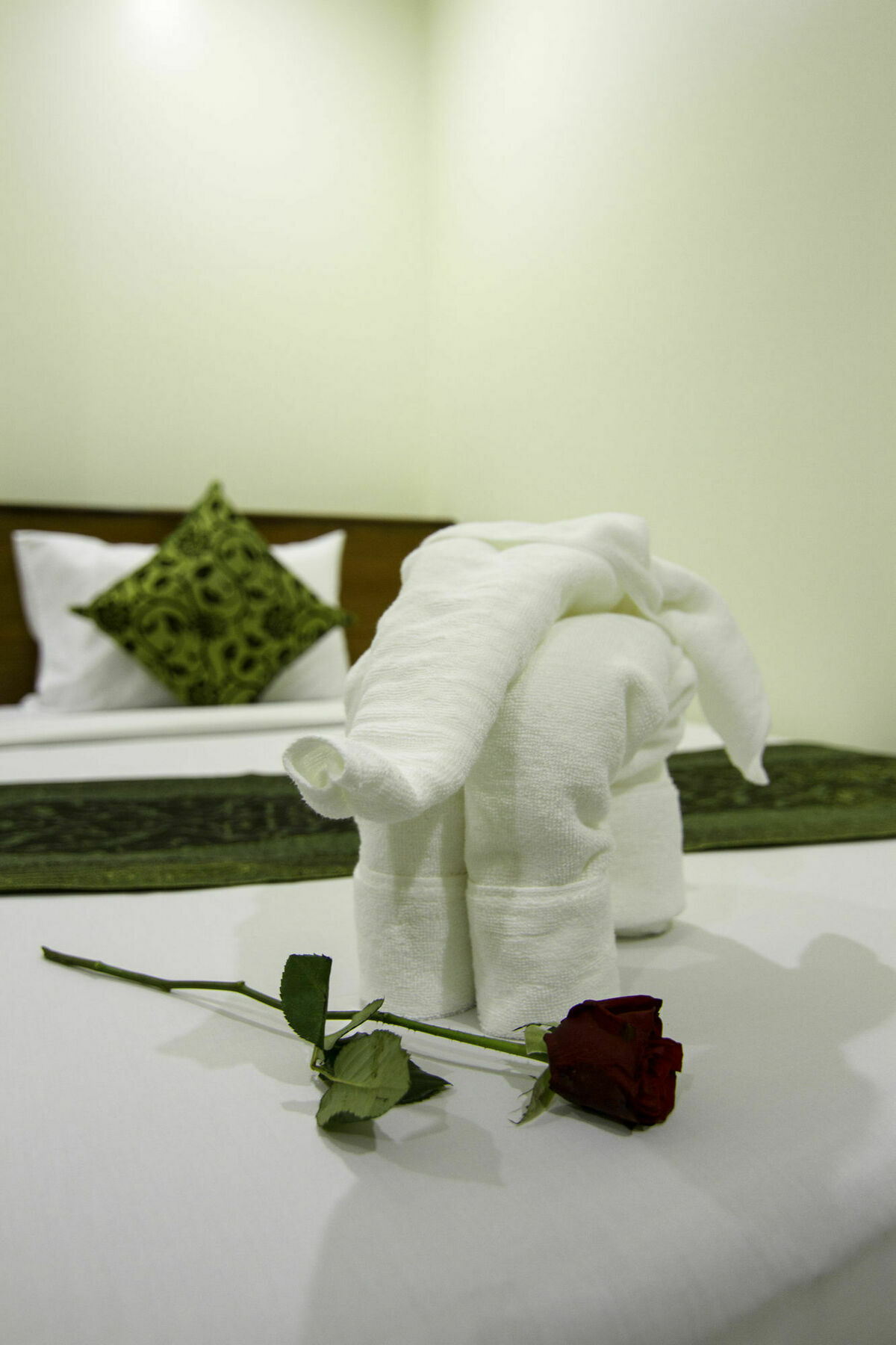 Rose Emerald Hotel Phnom Penh Esterno foto