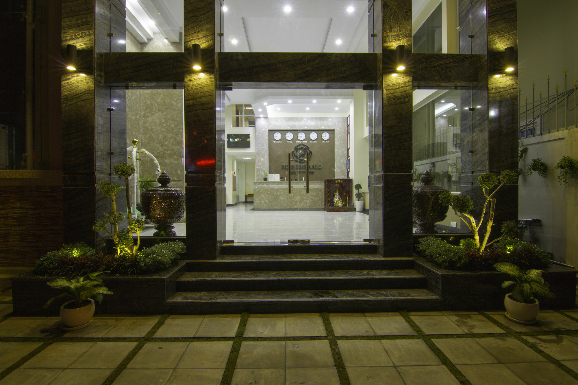 Rose Emerald Hotel Phnom Penh Esterno foto
