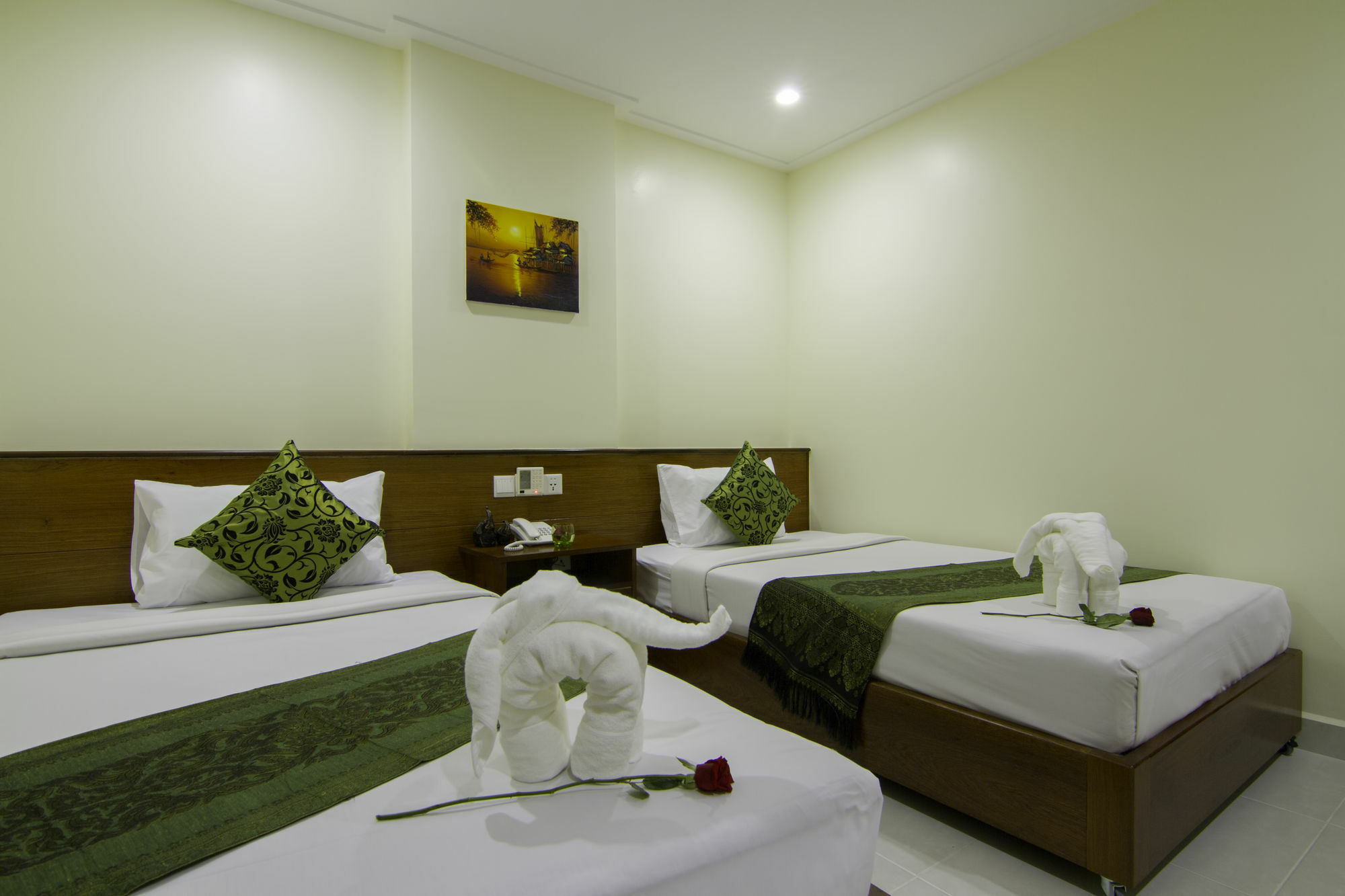 Rose Emerald Hotel Phnom Penh Esterno foto