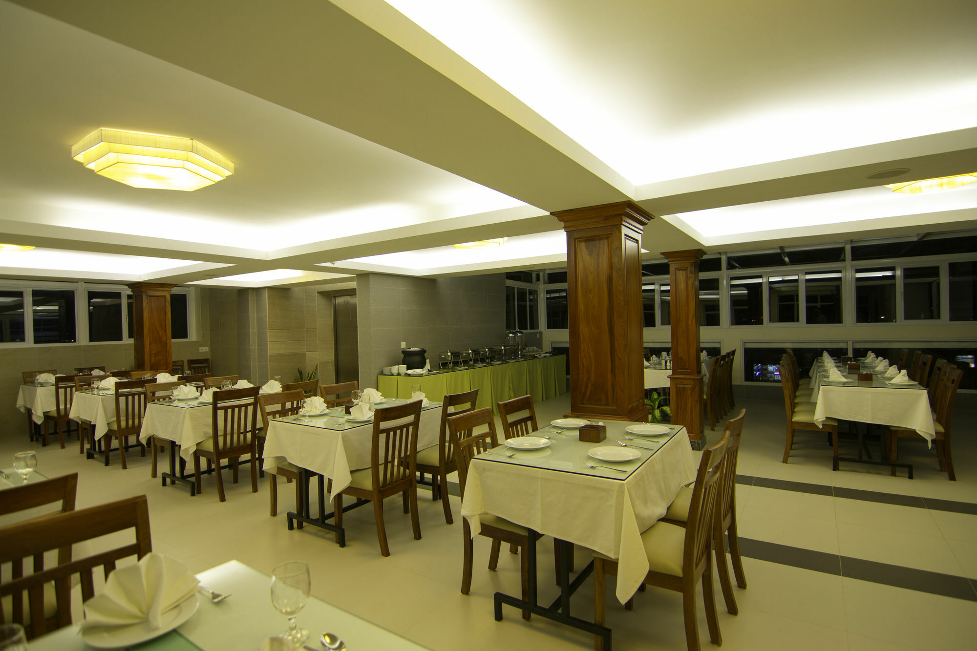 Rose Emerald Hotel Phnom Penh Esterno foto