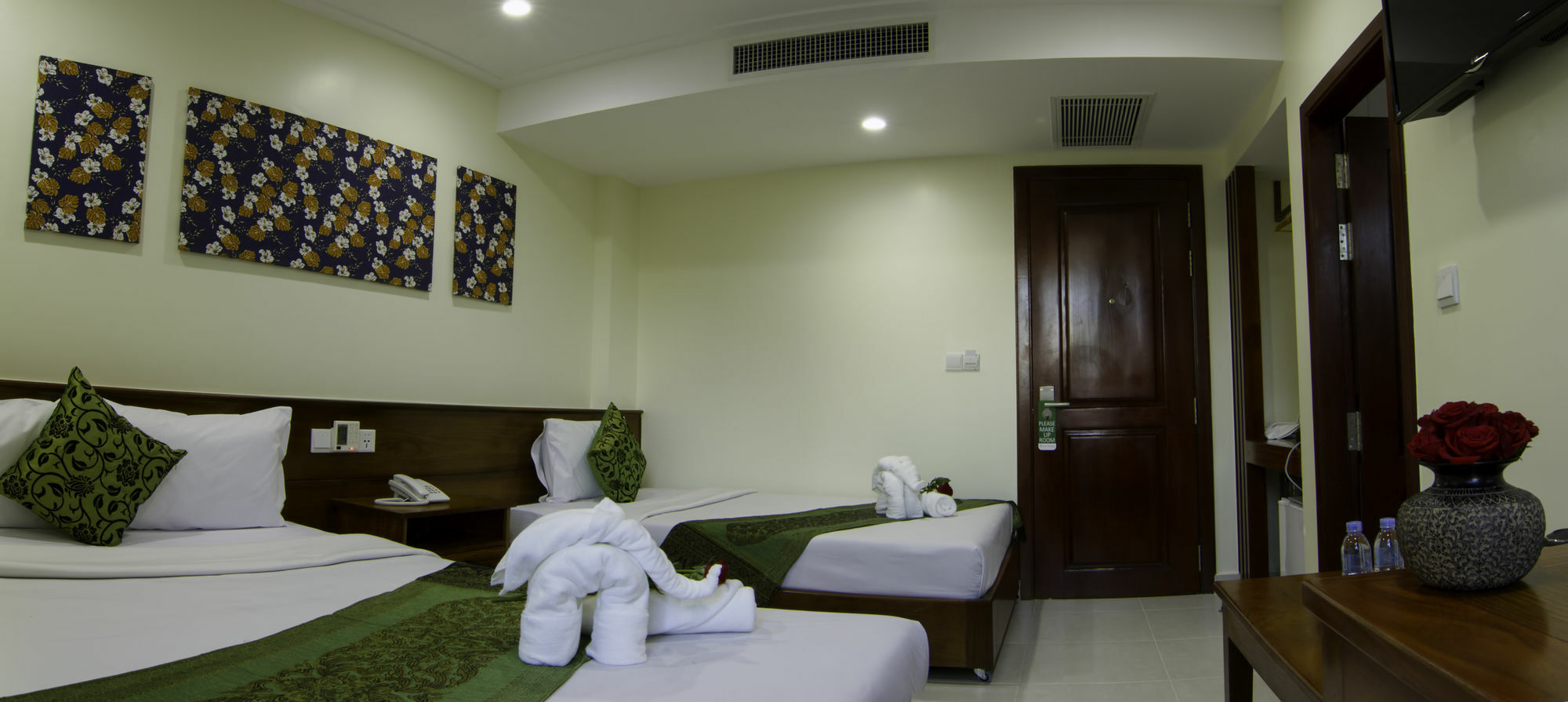 Rose Emerald Hotel Phnom Penh Esterno foto