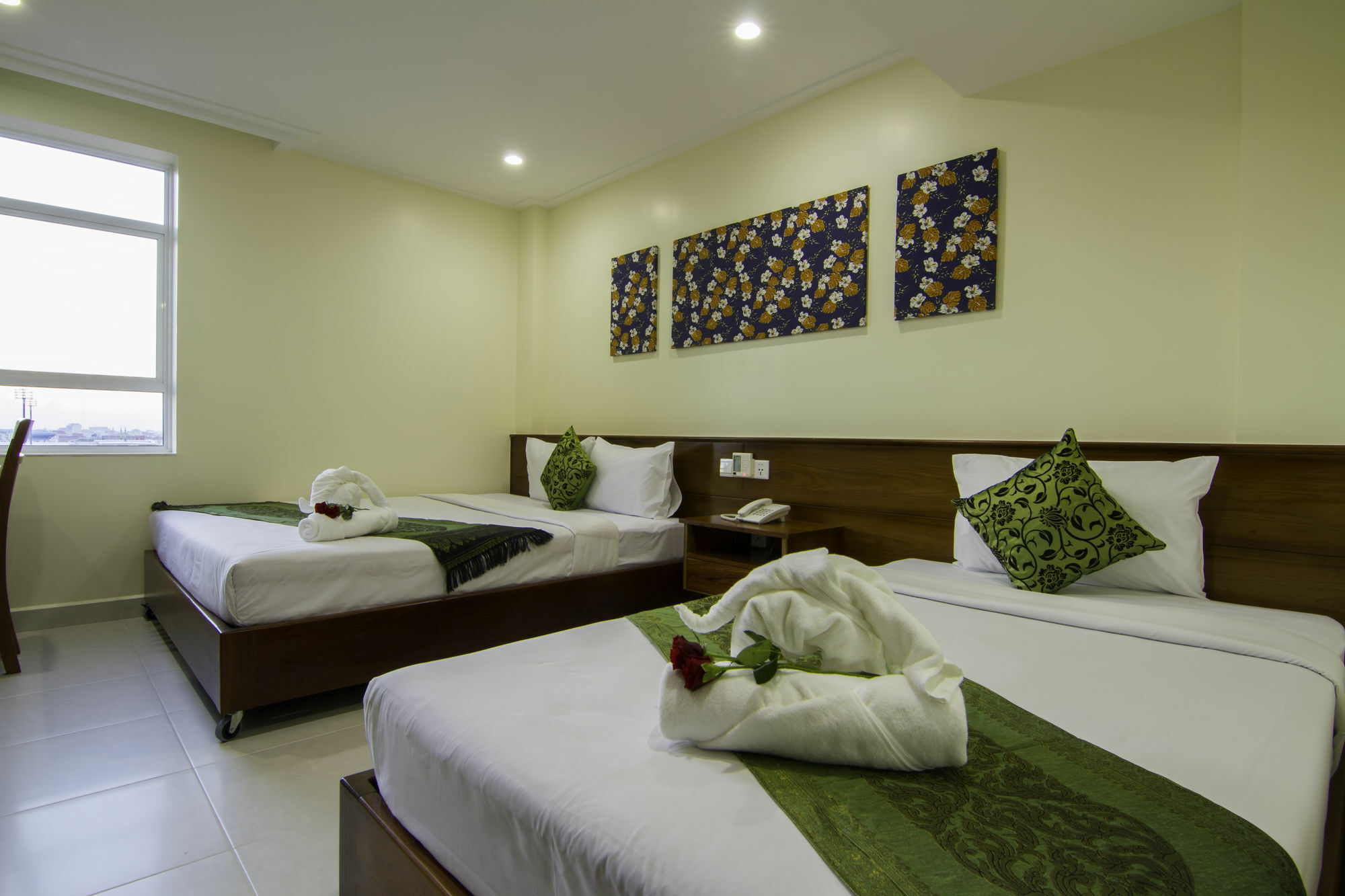Rose Emerald Hotel Phnom Penh Esterno foto