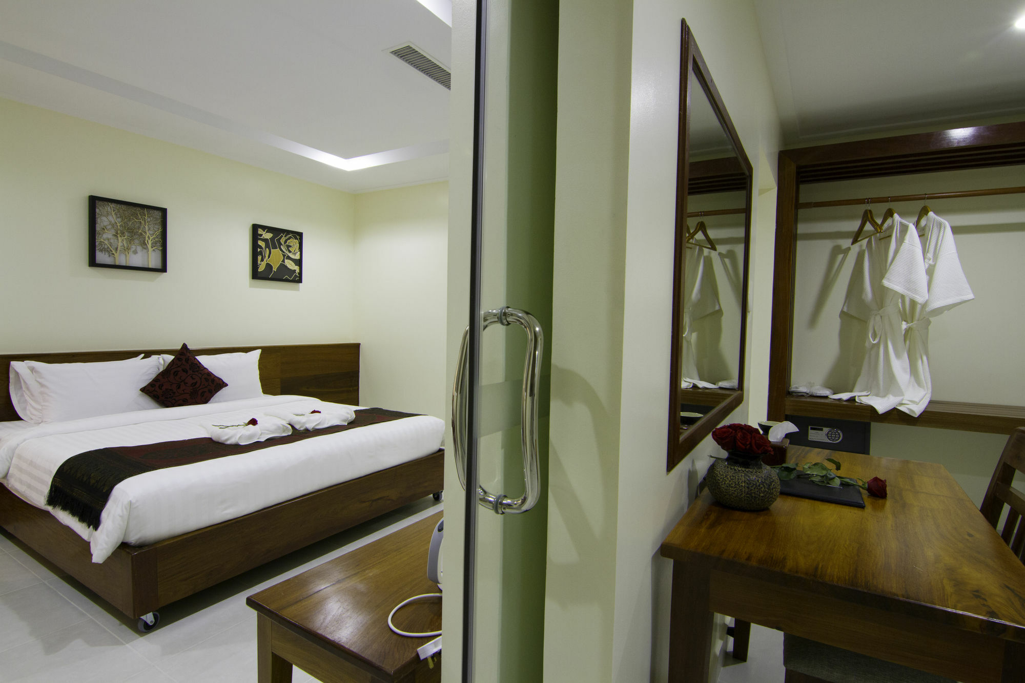 Rose Emerald Hotel Phnom Penh Esterno foto