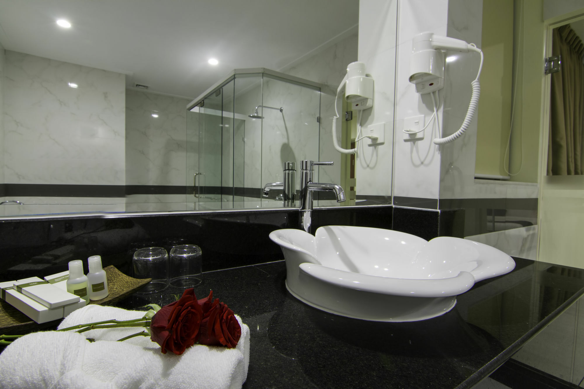 Rose Emerald Hotel Phnom Penh Esterno foto