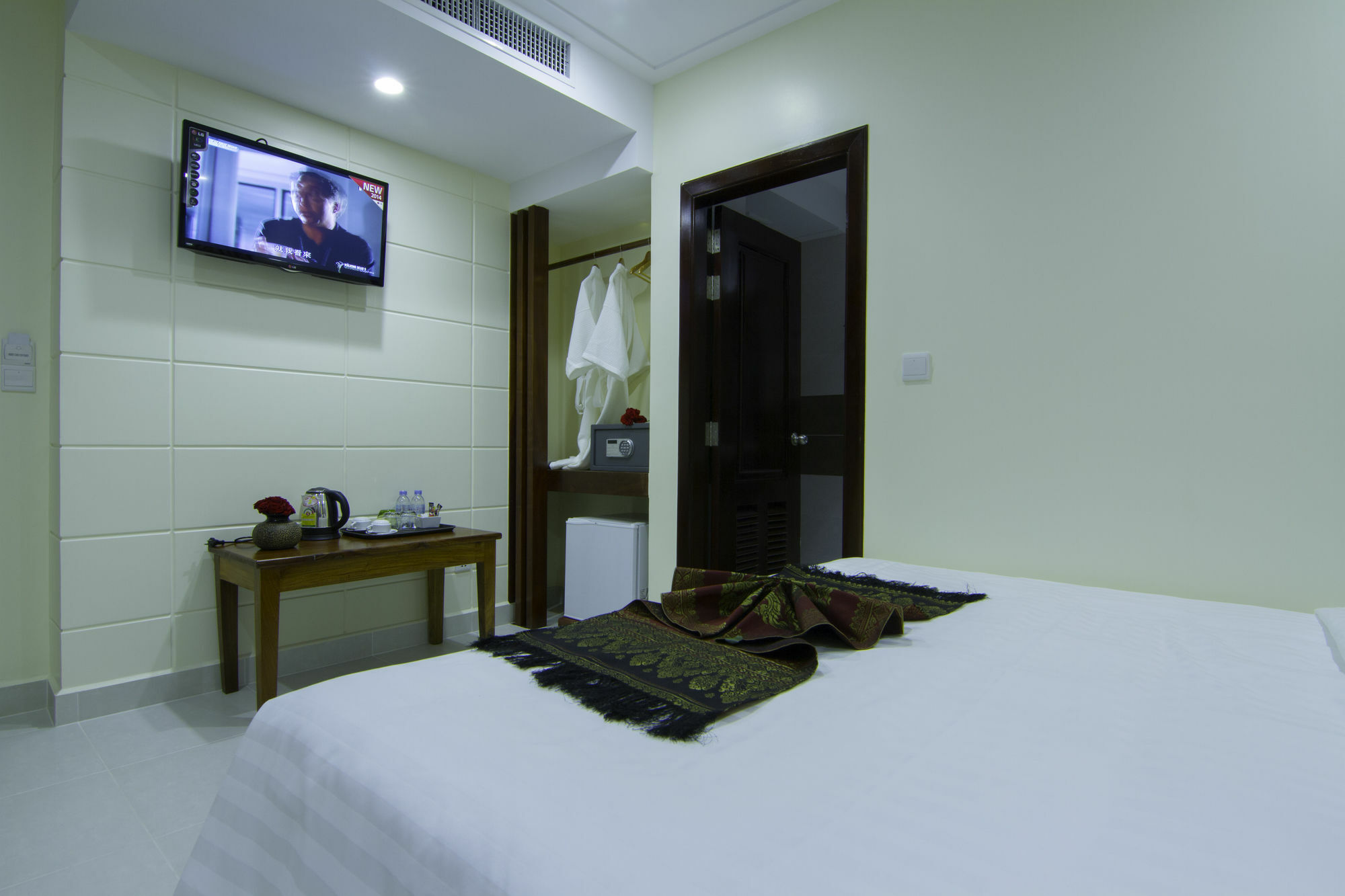 Rose Emerald Hotel Phnom Penh Esterno foto