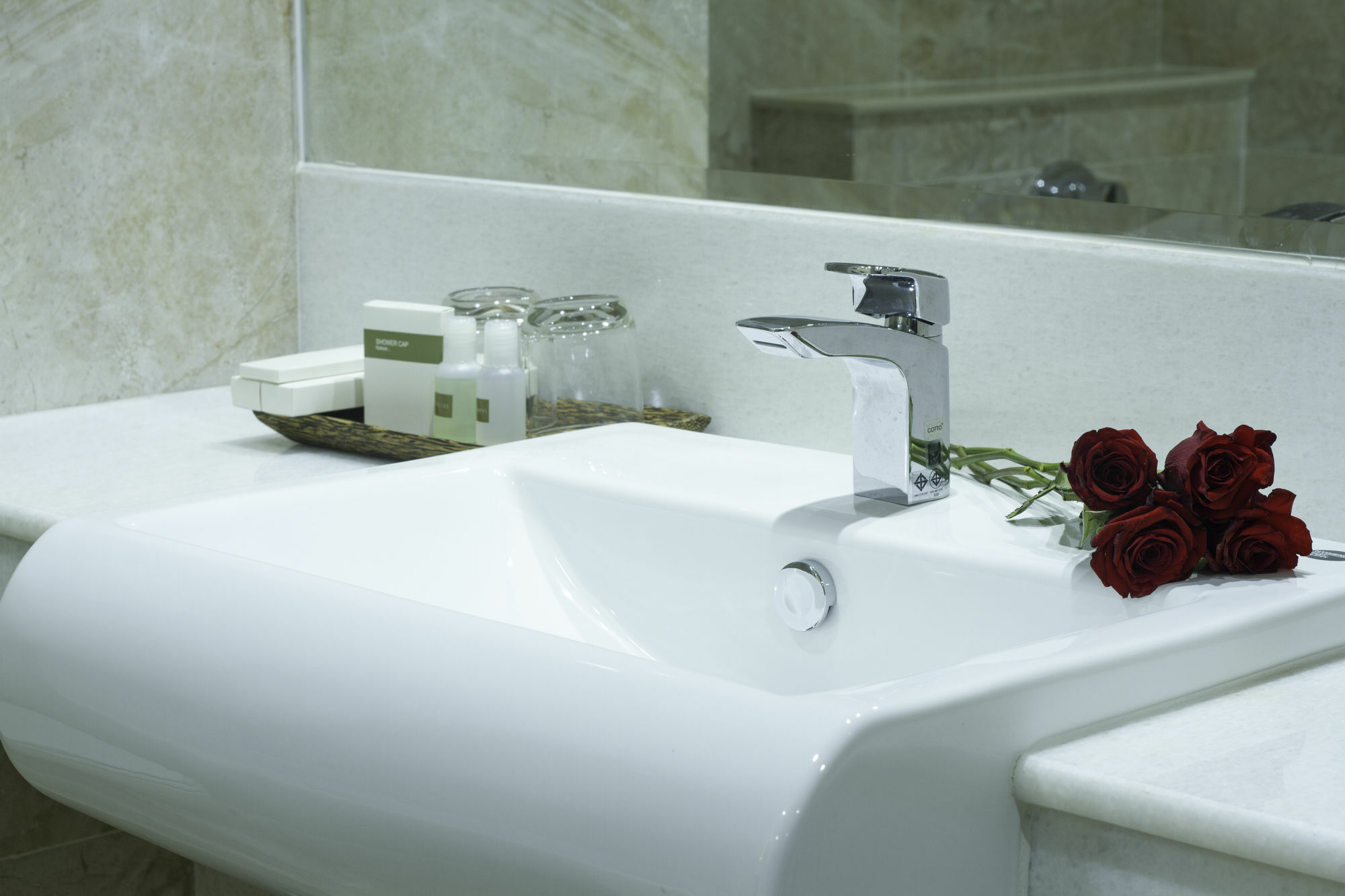 Rose Emerald Hotel Phnom Penh Esterno foto