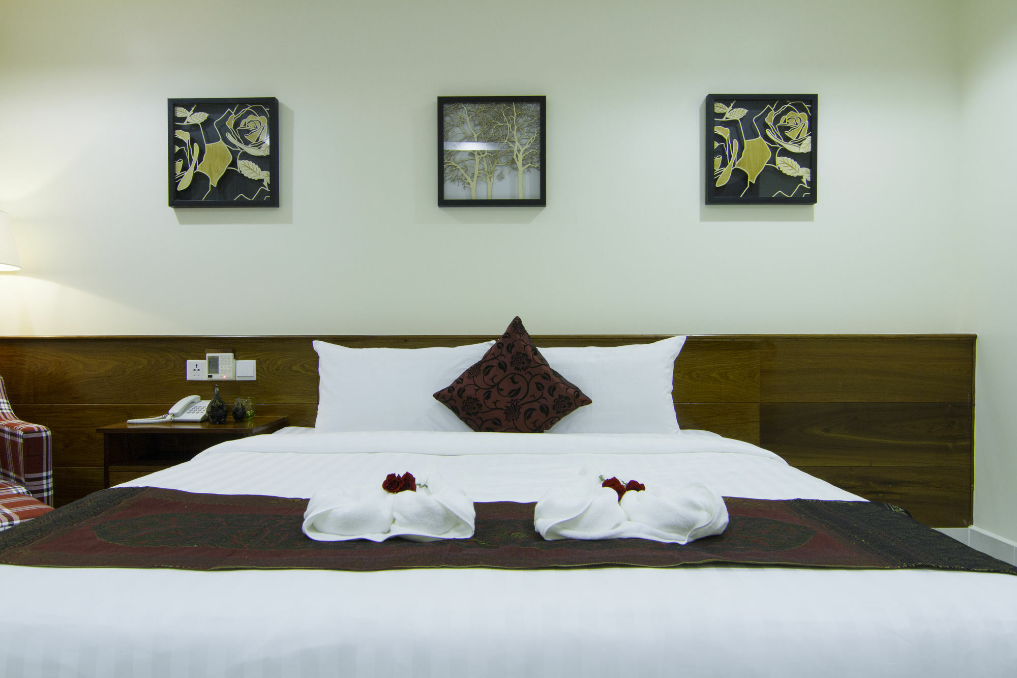 Rose Emerald Hotel Phnom Penh Esterno foto